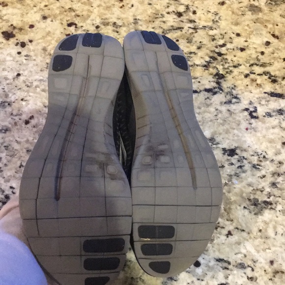 Nike shoes - Picture 4 of 4